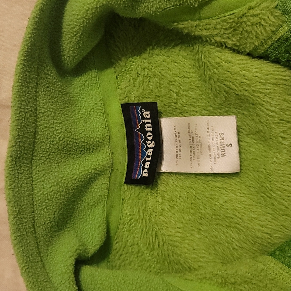 Patagonia - Women's R2 Fleece Jacket - Size S - Picture 3 of 6